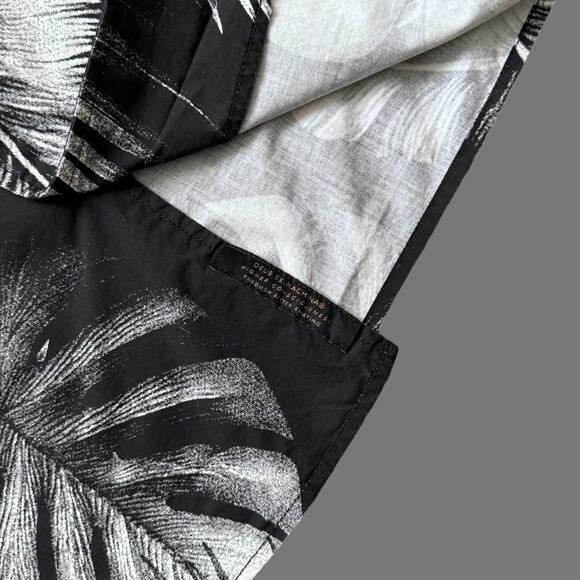 Deus ex Machina Tropical SS Black/White Button Up Shirt Size M GUC - Picture 2 of 6